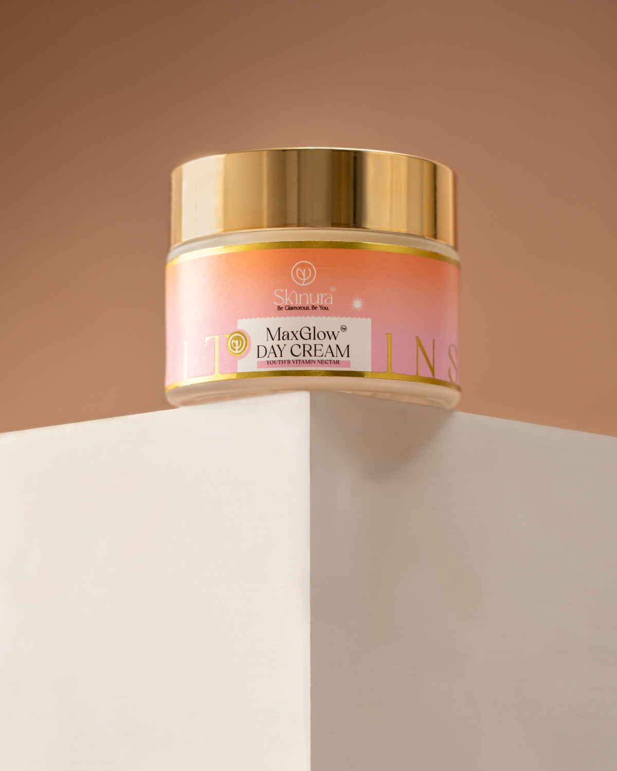 Max Glow day cream