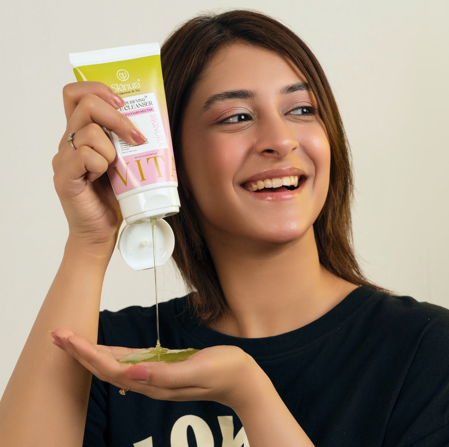 Skinura Purifying Cleanser Shoot